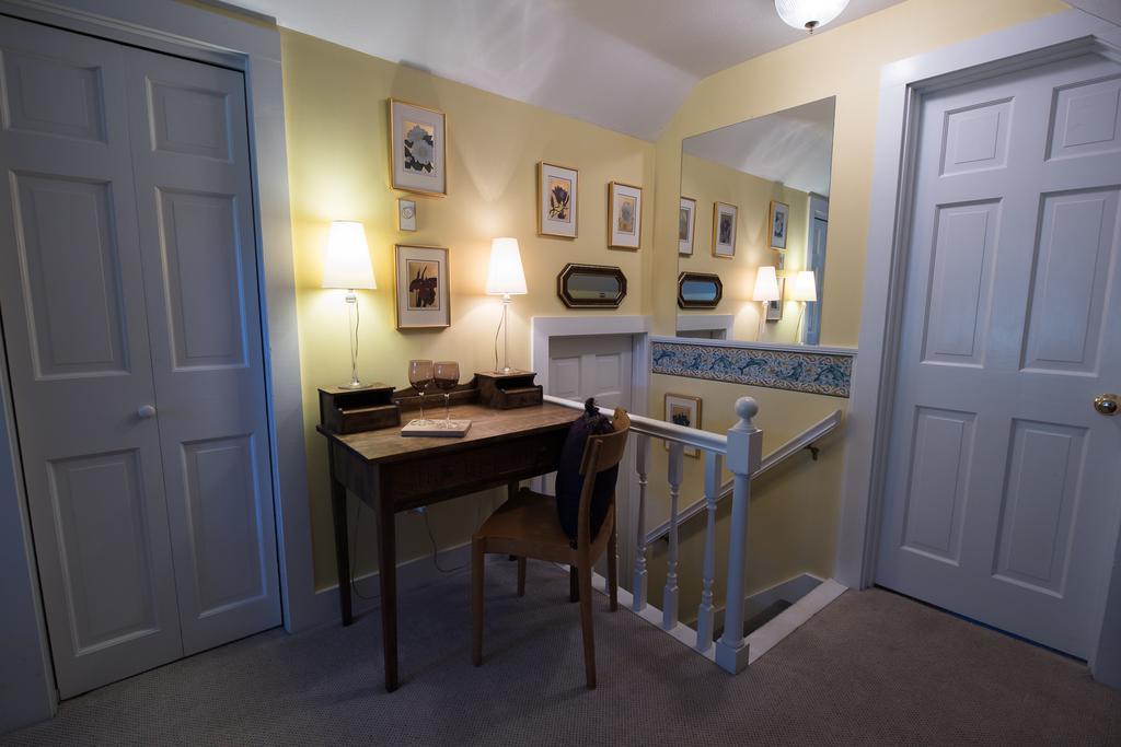 Admiral Peary Inn Fryeburg Room photo